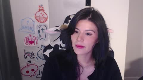 Snapshot of cassiealvarez chatting on October 17, 10:23 pm cassiealvarez online show from October 17, 10:23 pm