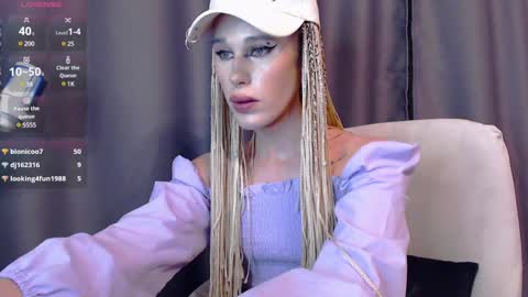 Snapshot of cassiemich chatting on December 13, 10:13 pm Cassie online show from December 13, 10:13 pm