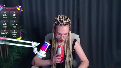 Snapshot of cassiemich chatting on November 29, 9:07 pm Cassie online show from November 29, 9:07 pm