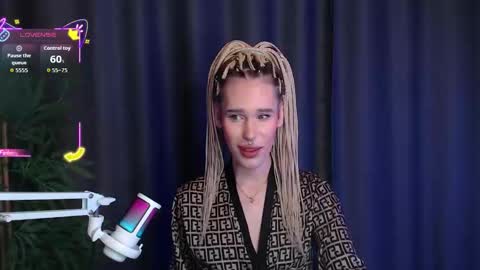 Snapshot of cassiemich chatting on December 15, 5:55 am Cassie online show from December 15, 5:55 am