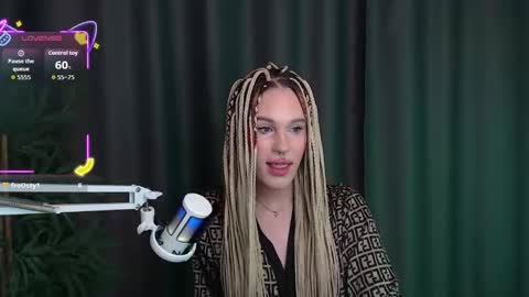 Snapshot of cassiemich chatting on December 16, 4:39 am Cassie online show from December 16, 4:39 am