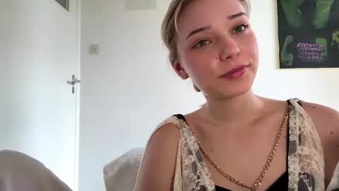 Snapshot of cassijent chatting on May 6, 1:16 pm Olivia online show from May 6, 1:16 pm