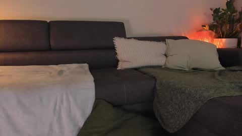  cassandra  online show from September 23, 7:17 pm