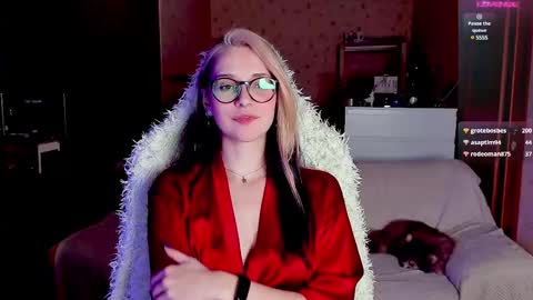 Snapshot of cassy_moore chatting on March 6, 6:37 pm Ellie online show from March 6, 6:37 pm