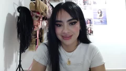 Snapshot of cat_mila_ chatting on October 13, 4:56 am Mila online show from October 13, 4:56 am