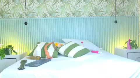 Snapshot of cata_muakgb chatting on July 24, 9:35 pm Dani online show from July 24, 9:35 pm