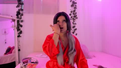 Snapshot of catalina_and_roger chatting on November 9, 3:10 pm Cata y Roger online show from November 9, 3:10 pm