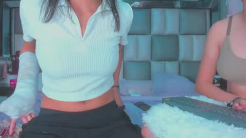 Snapshot of catalina_jade chatting on November 11, 2:17 pm Cata online show from November 11, 2:17 pm