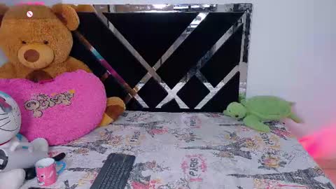 Snapshot of catalina_smith__ chatting on June 19, 12:04 am Catalina online show from June 19, 12:04 am