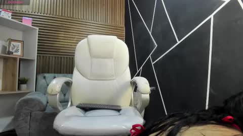 Snapshot of catalinamartinezz_ chatting on February 9, 1:15 pm catalinamartinezz_ online show from February 9, 1:15 pm