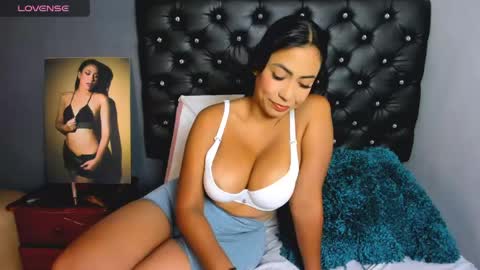 Snapshot of catalinamuss_ chatting on May 12, 5:54 pm Catalina online show from May 12, 5:54 pm