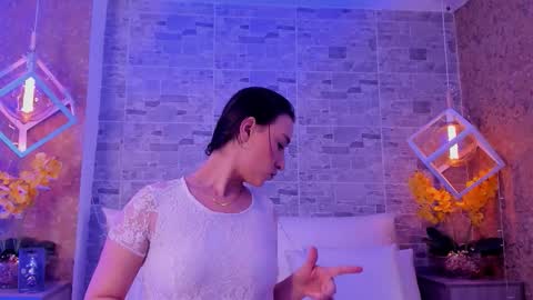 CatalinnaThompson online show from December 17, 11:38 am