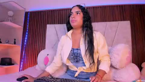 Snapshot of catalleya_f chatting on June 12, 8:41 pm catalleya_f online show from June 12, 8:41 pm