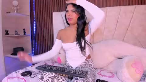 Snapshot of catalleya_f chatting on June 21, 8:00 pm catalleya_f online show from June 21, 8:00 pm