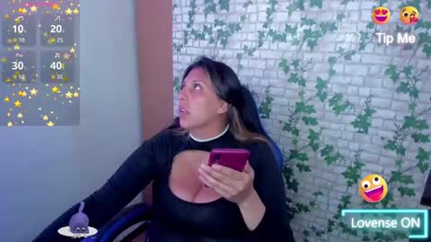 Snapshot of catboobs_ chatting on November 17, 7:41 pm Mia online show from November 17, 7:41 pm