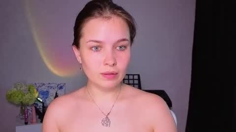 Snapshot of catherinekaris chatting on July 5, 7:04 am Catherine online show from July 5, 7:04 am