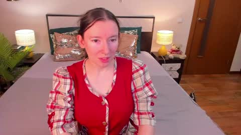 Snapshot of catherinewalls chatting on May 16, 6:43 am Catrin online show from May 16, 6:43 am