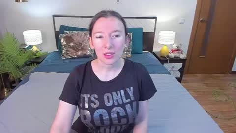 Snapshot of catherinewalls chatting on June 9, 2:23 am Catrin online show from June 9, 2:23 am
