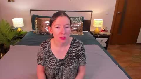 Snapshot of catherinewalls chatting on June 13, 3:26 am Catrin online show from June 13, 3:26 am