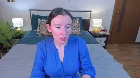 Snapshot of catherinewalls chatting on June 17, 10:10 pm Catrin online show from June 17, 10:10 pm