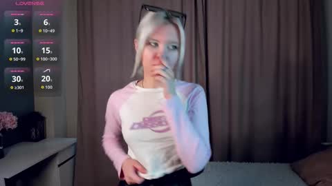 Mia online show from March 9, 11:03 am