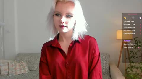 Mia online show from April 25, 11:02 am