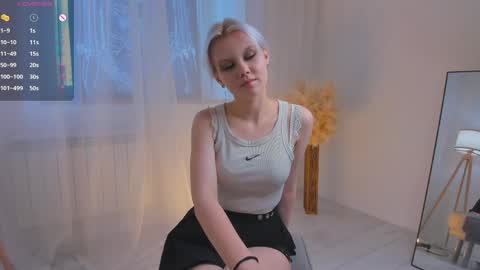Snapshot of cathiearzabala chatting on May 24, 11:04 am Mia online show from May 24, 11:04 am