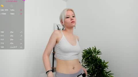 Mia online show from June 21, 11:02 am
