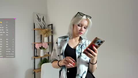 Mia online show from July 1, 11:01 am