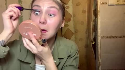 Lola online show from October 30, 9:15 pm