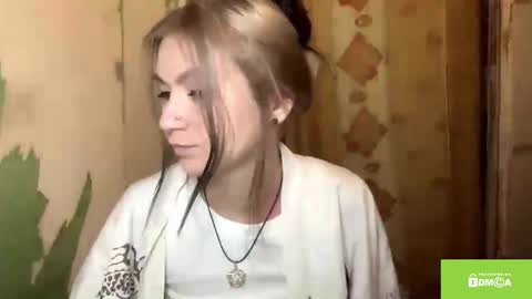 Lola online show from November 6, 9:15 pm