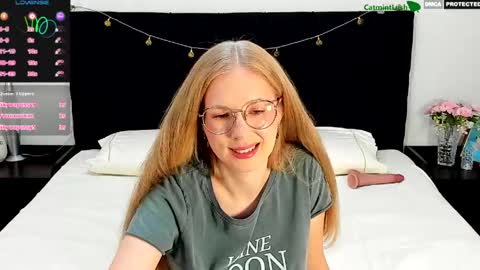 Snapshot of catmintlush chatting on May 10, 11:32 pm CatmintLush online show from May 10, 11:32 pm