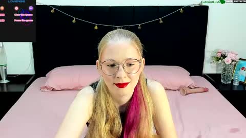 Snapshot of catmintlush chatting on May 20, 11:55 pm CatmintLush online show from May 20, 11:55 pm