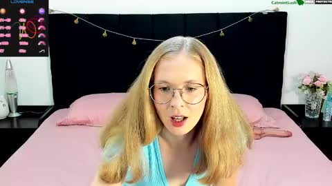 Snapshot of catmintlush chatting on May 23, 11:53 pm CatmintLush online show from May 23, 11:53 pm