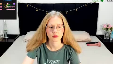 Snapshot of catmintlush chatting on May 24, 11:32 pm CatmintLush online show from May 24, 11:32 pm