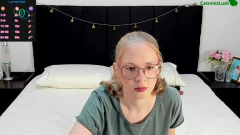 Snapshot of catmintlush chatting on May 31, 11:39 pm CatmintLush online show from May 31, 11:39 pm