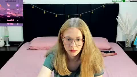 Snapshot of catmintlush chatting on June 14, 11:29 pm CatmintLush online show from June 14, 11:29 pm
