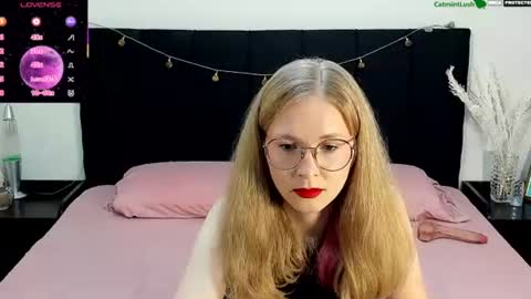 Snapshot of catmintlush chatting on July 8, 11:42 pm CatmintLush online show from July 8, 11:42 pm