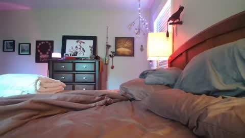 Snapshot of catnips_cabaret chatting on July 28, 7:39 pm some call me djcatnips some call me CC but i love it when you call me miss catnips online show from July 28, 7:39 pm