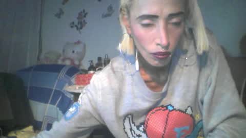 Snapshot of catrina_love chatting on December 17, 10:27 pm catrina online show from December 17, 10:27 pm