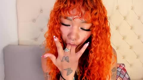 Snapshot of cattaleya_get chatting on June 1, 12:29 pm cattaleya_get online show from June 1, 12:29 pm