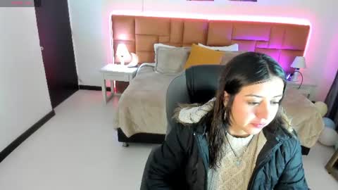 Snapshot of catti_brie_ chatting on June 11, 11:30 am catti_brie_ online show from June 11, 11:30 am