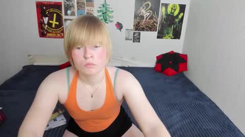 cattie_w_ online show from March 16, 1:11 am