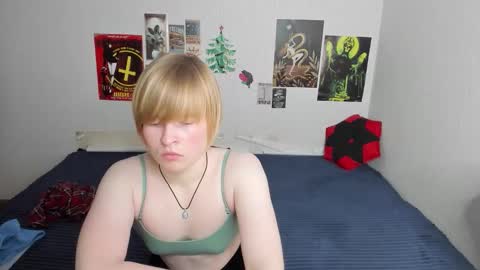 cattie_w_ online show from March 28, 1:16 am