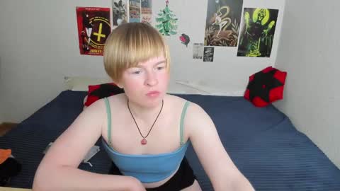 cattie_w_ online show from April 28, 1:26 am