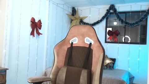 Snapshot of cattleya069 chatting on December 2, 9:50 pm  Cattleya you can tell me Leya too.     online show from December 2, 9:50 pm