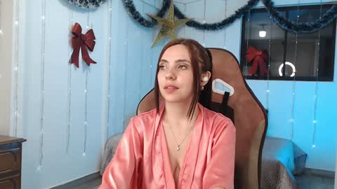 Snapshot of cattleya069 chatting on December 21, 6:19 am  Cattleya you can tell me Leya too.     online show from December 21, 6:19 am