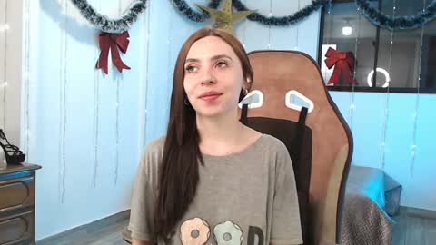 Snapshot of cattleya069 chatting on December 31, 11:42 am  Cattleya you can tell me Leya too.     online show from December 31, 11:42 am