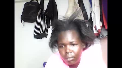Snapshot of cavy_sweet chatting on April 4, 6:44 am Mecy online show from April 4, 6:44 am