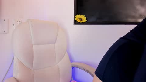 Snapshot of cayetana_01 chatting on May 14, 7:09 pm cayetana online show from May 14, 7:09 pm
